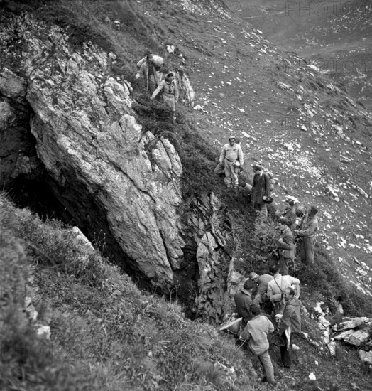 Radio Lausanne, reportage from the Rochers-de-Naye cavern 1950