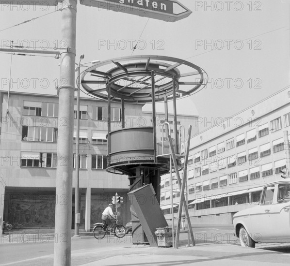 Traffic policeman' s pulpit in Zurich 1959
