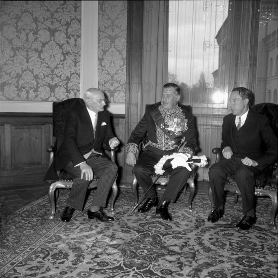Federal councillor Wahlen, Graf D'Aillieres, federal president Tschudi. Berne 1965