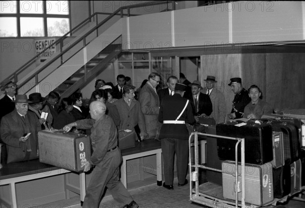 Airport Geneva-Cointrin 1959: customs clearance