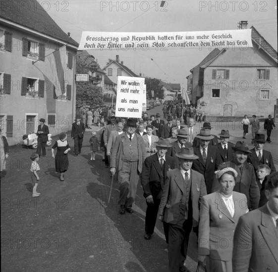 Demonstration for customs union with Switzerland, Jestetten 1955