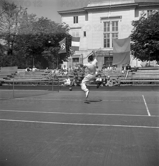 International Tennis Week Zurich 1939: smash