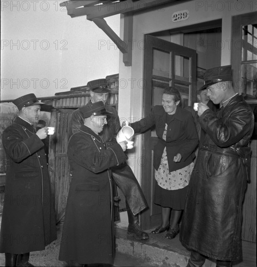 Homicide case Haberthur 1949: visit of the crime scene, tea for the policemen