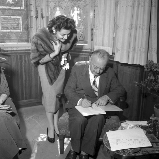 Miss Mac Factor visiting mayor Emil Landolt, Zurich 1957