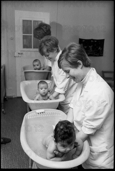 Mothers bathing their babies, 1969