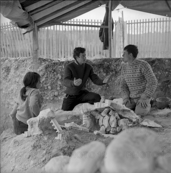 Mammouth skeleton discovery in the Praz-Rodet gravel pit, Le Brassus 1969