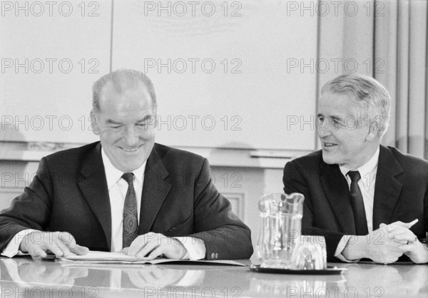 Federal Councillor Rudolf Gnagi and Johann Jakob Vischer, chairman of the joint chiefs of staff 1972