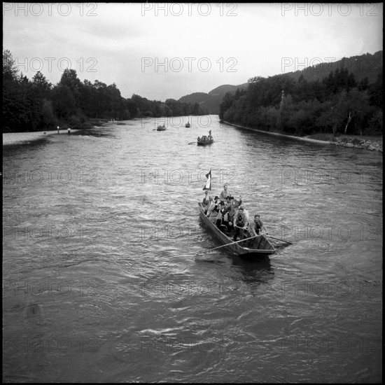 Swiss diplomats conference: excursion, Berne 1961. speed on the Aar