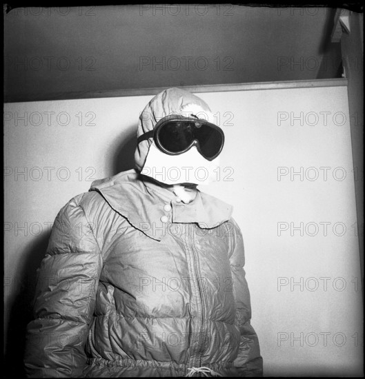 Swiss Himalaya expedition of the AACZ 1953: Braun and Huss packing