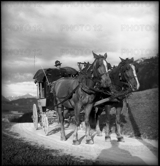 Post horse-drawn carriage Ilanz-Obersaxen 1946