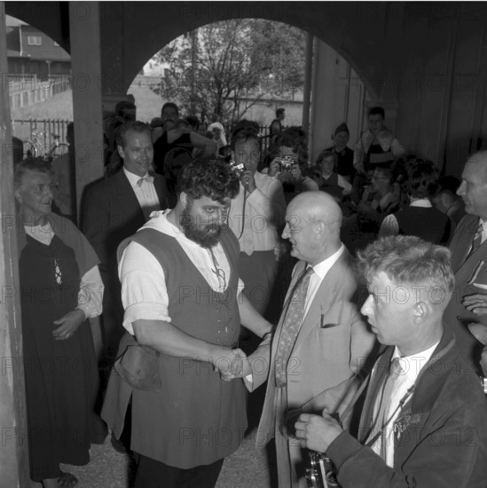 Play ""Wilhelm Tell"" staged in Altdorf 1959: Gisler as Tell, Federal Councillor Etter