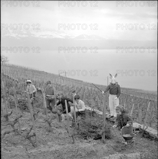 Visit of the Easter bunny in Grandvaux 1958