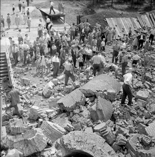 Blasting of the last high chimney of the Saline Riburg, Mohlin 1958