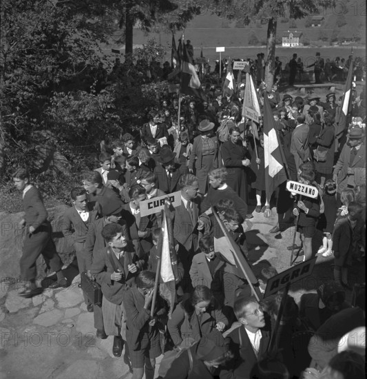 Ticino classes visiting the Ruetli, 1941