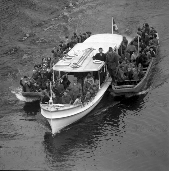 Eglisau, children from Zurich during school outing, 1957