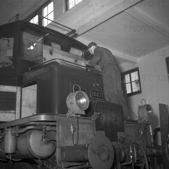 Christmas Eve 1950: Workers in a Lokremise