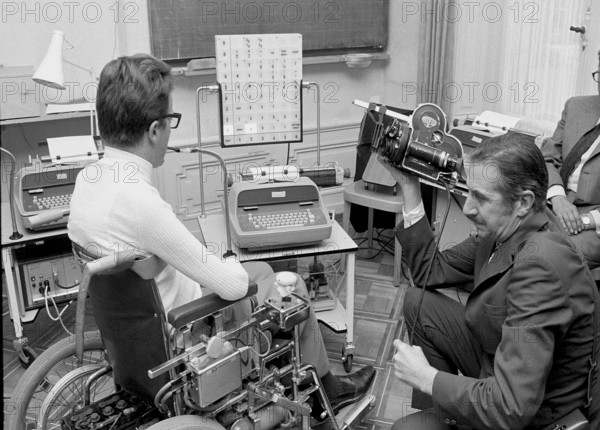 Possum, an electronic device for heavily handicapped persons, Zurich 1972