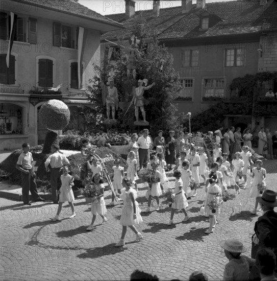 Girls at the youth festival Solennitaet in Morat, 1954