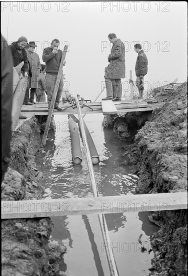 Installation of a telephone cable into Lake Zurich from Lachen to Rapperswil, 1967