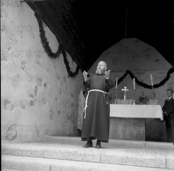 Monk preaching at the commemoration 550 years Battle of Stoss, 1955