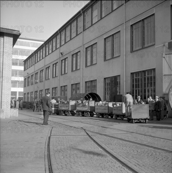 Baden, open day at BBC, visitors on works premises,  1954