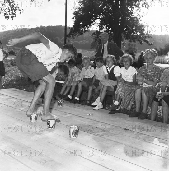 Pupils at the opening new school Urdorf 1952
