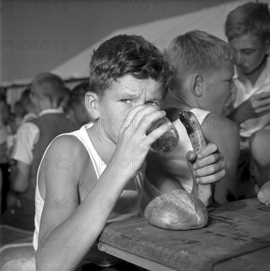 Pupils at the opening new school Urdorf 1952