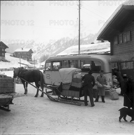 Post sleigh and post bus in Pany GR1953