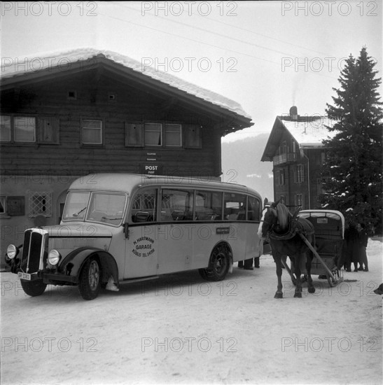 Post sleigh and post bus in Pany GR1953