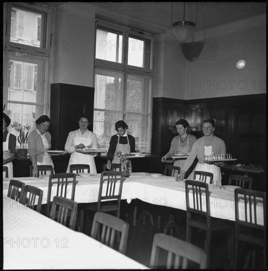 Set the table at school for housekeeping, Zurich 1952