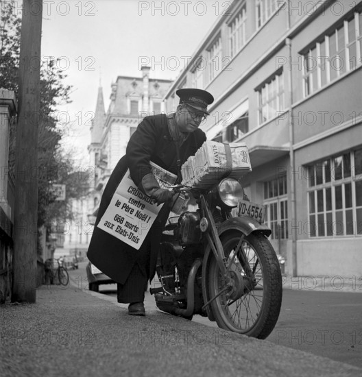 Christmas Eve 1951: News vendor