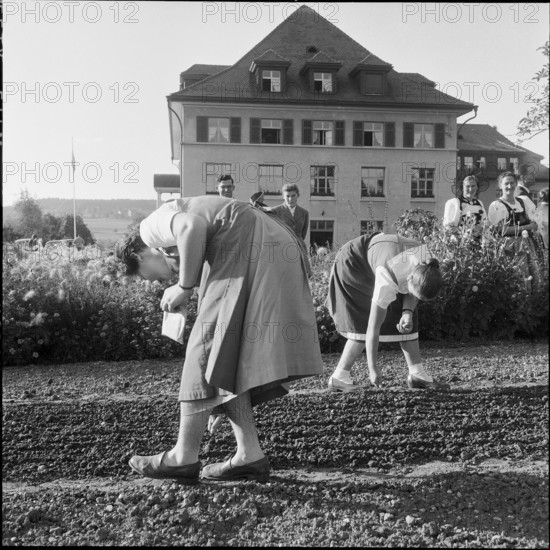 School-leaving at the school for agriculture and housekeeping Weinland in Winterthur-Wulflingen 1959