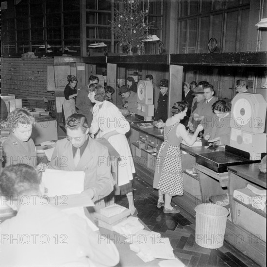 Rush before christmas, Sihlpost Zurich, around 1962