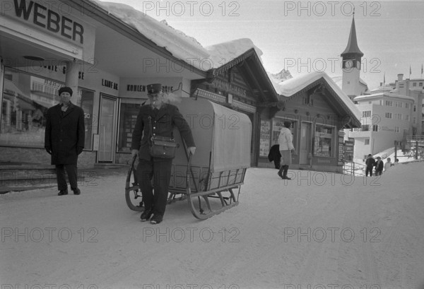 Posman carrying a sledge in Davos 1965