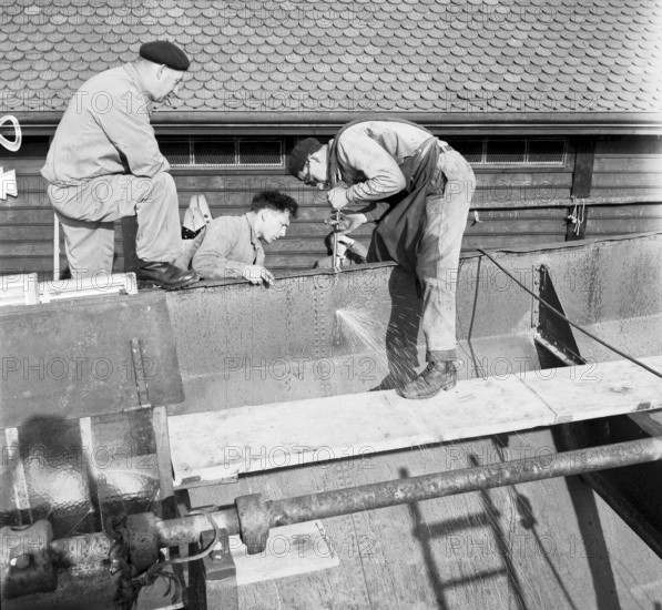Preparation of overland ship transpor, cutting hull in two with blowtorch, 1946
