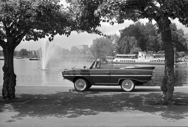 Amphibien car on the water of lake Zug, 1969