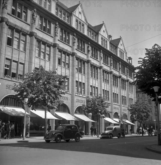 Grieder at the Bahnhofstrasse in Zurich 1952