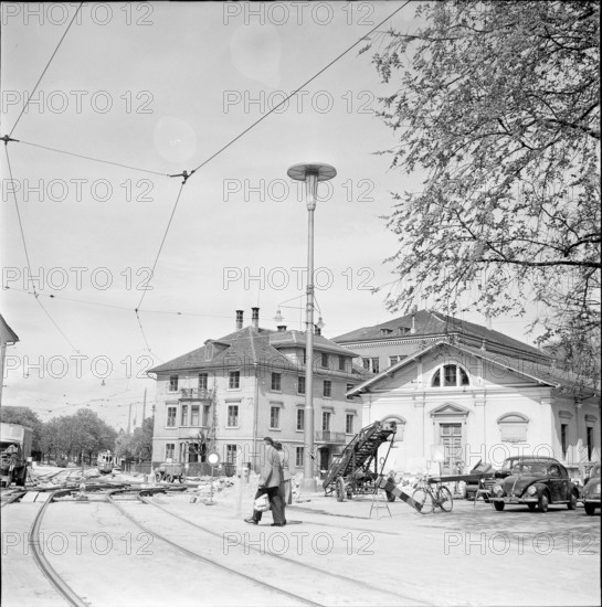 Installation of neon street light, Heimplatz Zurich 1953