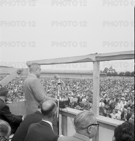 Road user meeting in Dubendorf to define unwritten traffic regulation guideline, 1953