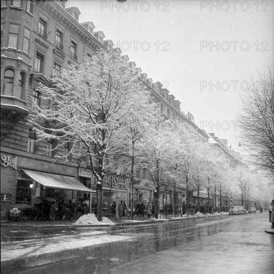 Zurich covered with snow 1952: Bahnhofstrasse