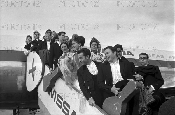 Folklore ensemble sent by the Spanish government to entertain Spanish workers arriving in Geneva, 1965