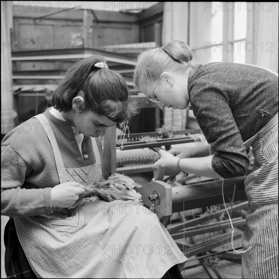 Weaving at the adult education centre in Neukirch an der Thur 1959