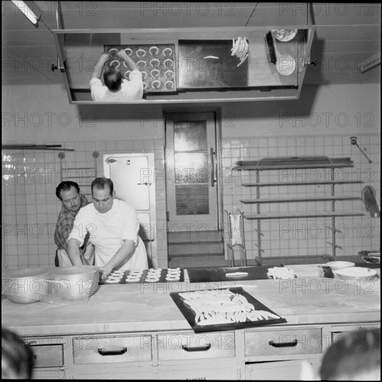 Course for making bread at technical college for baker, Lucerne 1958