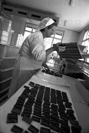 Worker at the chocolate factory Grison AG in Chur 1969
