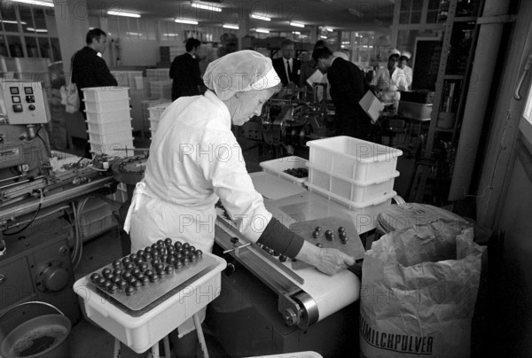 Worker at the chocolate factory Grison AG in Chur 1969