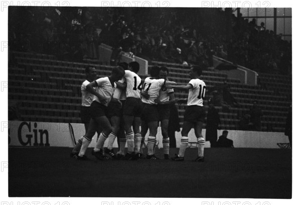 World Championships 1966: Switzerland - Spain, Swiss team celebrating