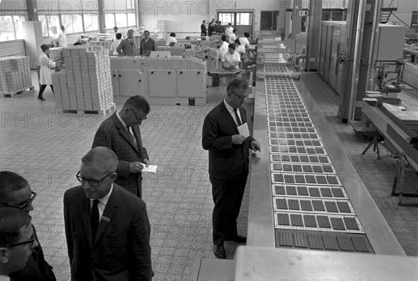 Chocolate factory Chocolat Suchard SA in Neuenburg-Serrieres 1967