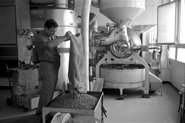 Chocolate factory Chocolat Suchard SA in Neuenburg-Serrieres 1967