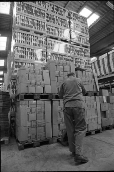 Production of cans and spray cans 1971