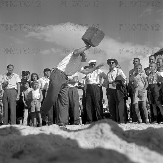 Rigi wrestling festival 1952: Stone Throwing